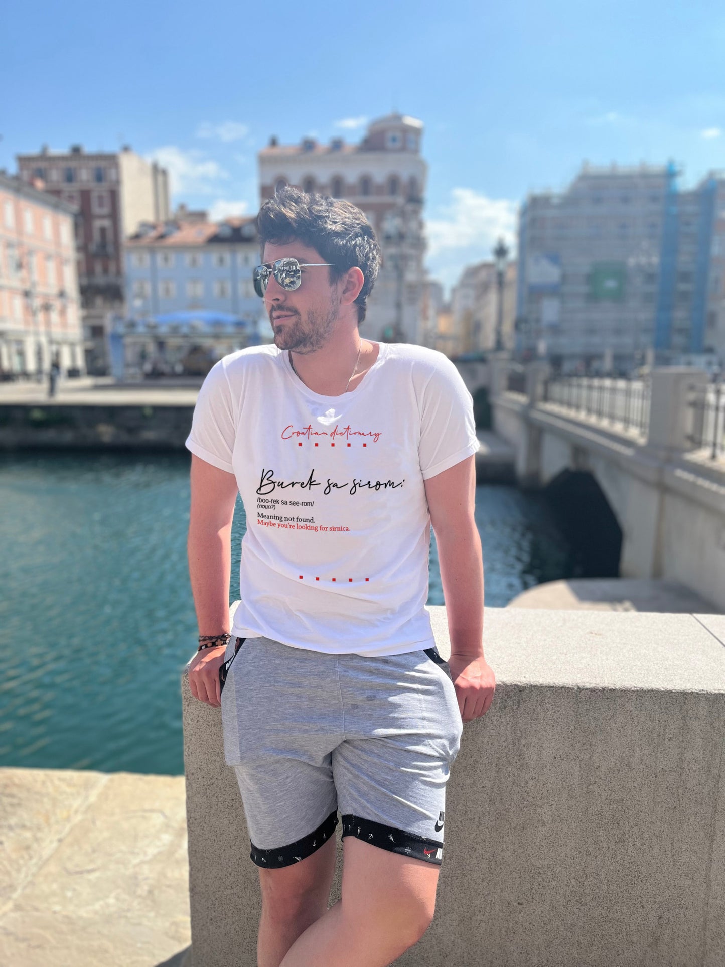 Muška majica - Croatian dictionary - Burek sa sirom