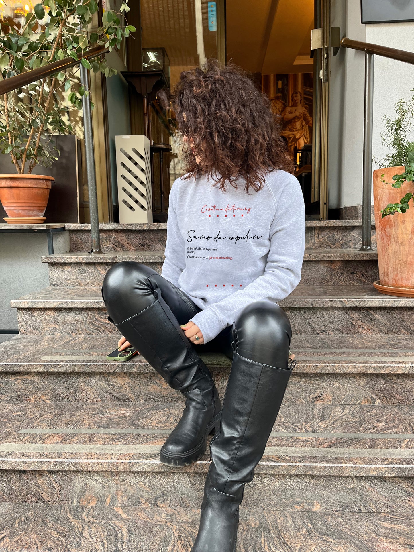 Sweatshirt - Croatian dictionary - Samo da zapalim