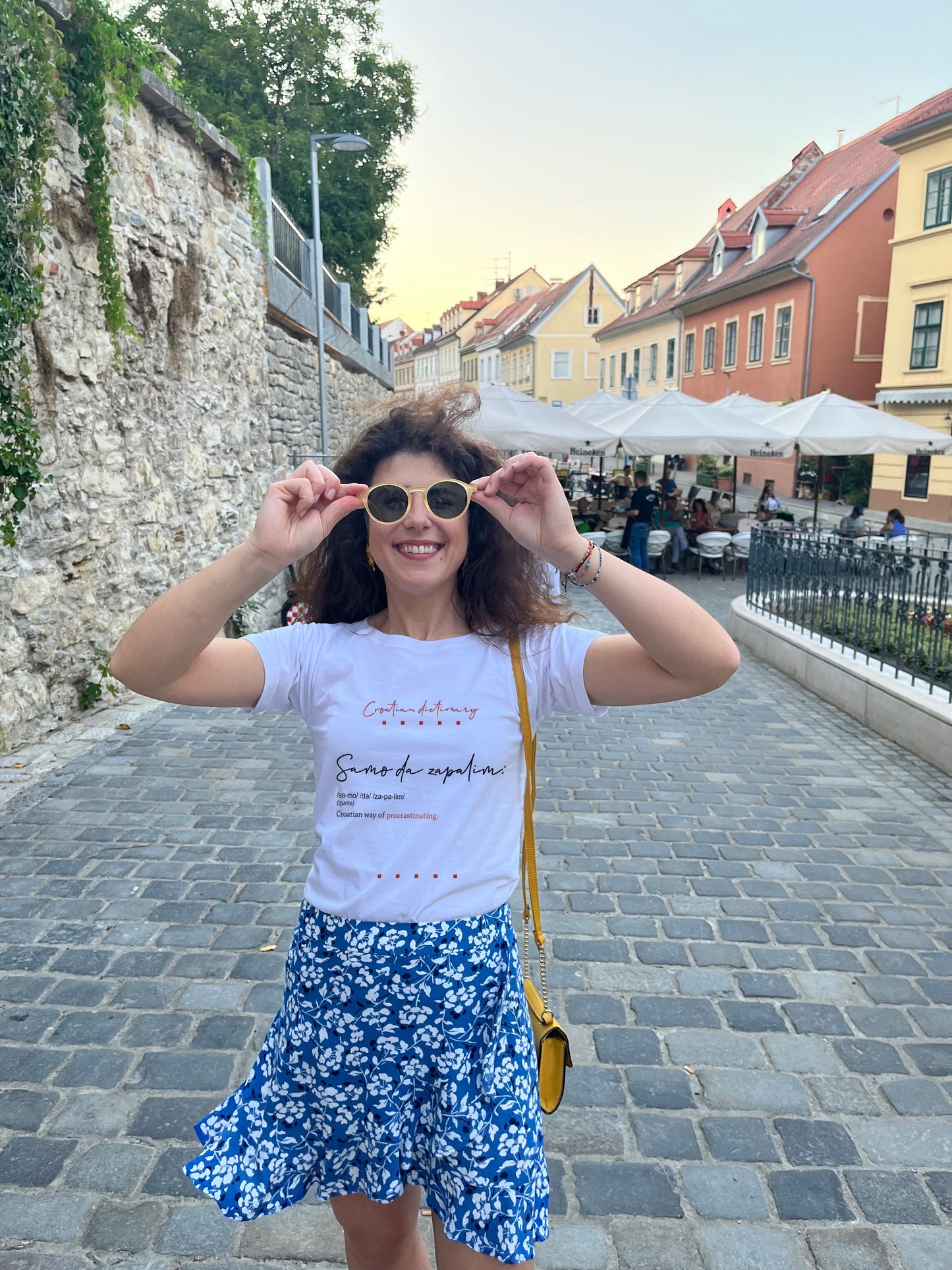 Ženska majica - Croatian dictionary - Samo da zapalim