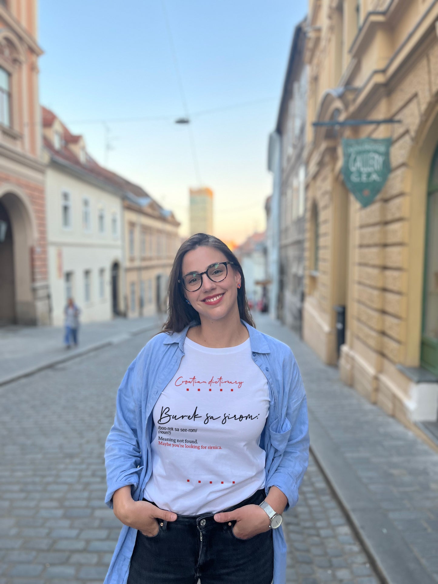 Ženska majica - Croatian dictionary - Burek sa sirom